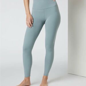 Vuori Vintage Pistachio AllTheFeels Leggings